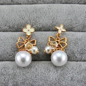 Fashion Design Pearl Earring (ER001)