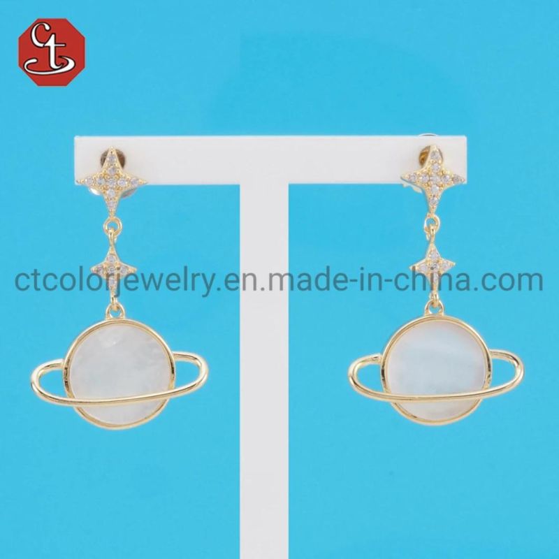 Fashion Alphabet Earring Shell Pearl Earring with Letter D Personalized Earrings