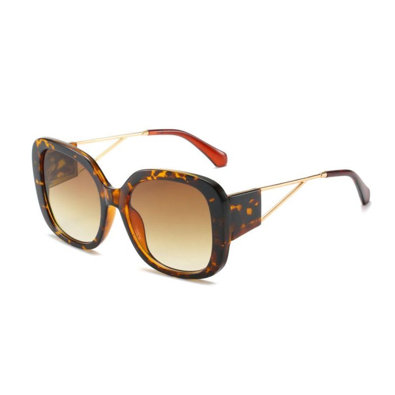 2020 Low MOQ Hot Selling Women Fashion Sunglasses with Metal