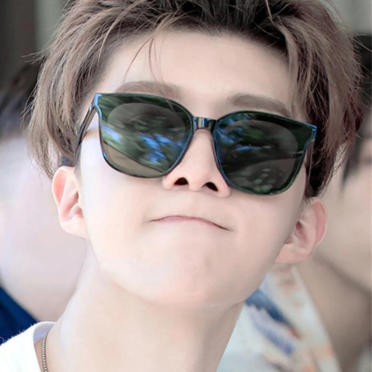 Simple Sunglasses Star The Same Retro Square Simple Sunglasses.