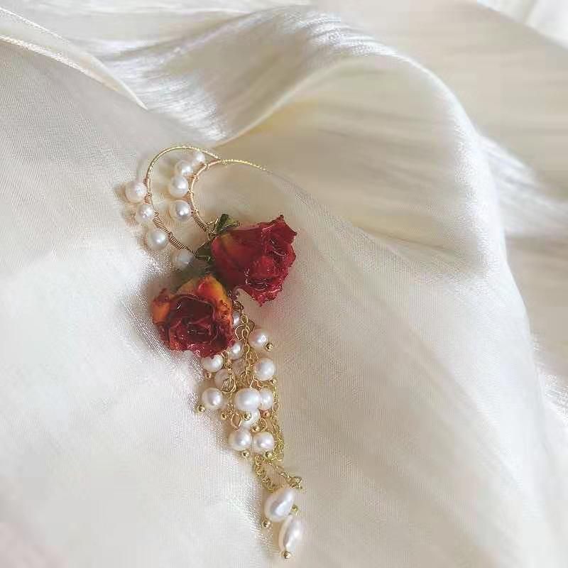Women′s Rose Pearl Earrings Temperament Gentle Earrings