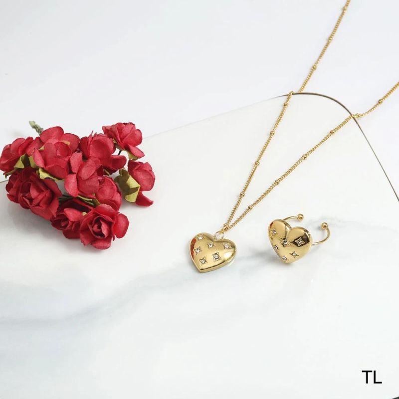 Manufacturer Custom Fashion Jewelry Gold Plated 18K Chains Diamond Zircon Necklace Stainless Steel Heart Jewelry Wholesale Hong Kong Jewelry