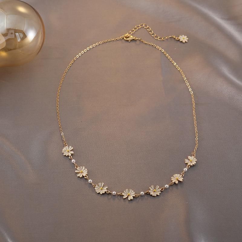 Sweet and Fresh Daisy Flower Necklace Bracelet South Korea Temperament Simple Niche Design Feeling Short Clavicle Chain Accessories