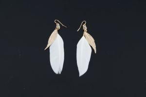 White Feather Fashion Earring