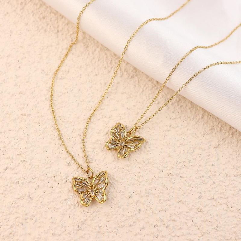 18K Gold Hollow Relief Diamond Flower Pendant Necklace for Women