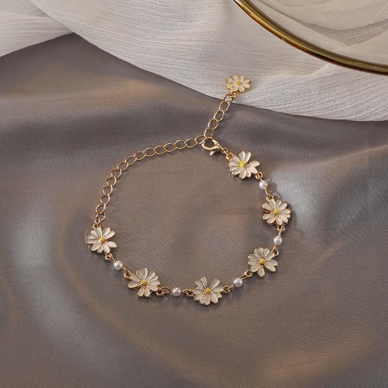 Sweet and Fresh Daisy Flower Necklace Bracelet South Korea Temperament Simple Niche Design Feeling Short Clavicle Chain Accessories