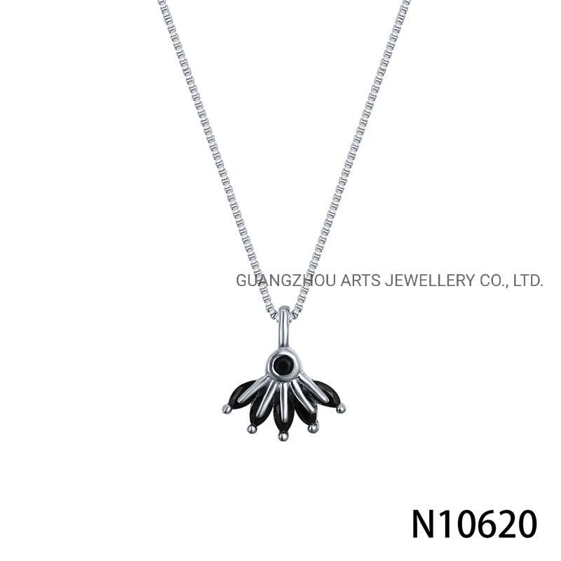 Bear′s Paw Black Spinels Pendant Necklace