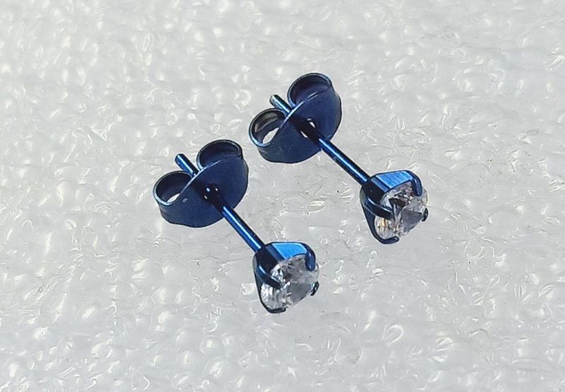 Popular ASTM F136 Titanium G23 Titanium Zircon Four-Claw Ear Studs Anodizing Titanium Blue Ear Stud Piercing Jewelry Factory Wholesale Tper12c