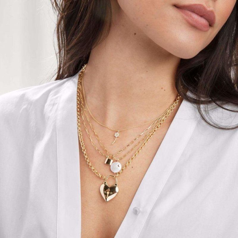 Women Wear a Variety of Exquisite Layered Necklaces, 14K Gold-Plated Pendant Necklace, Multi-Layer Heart-Shaped Disc Adjustable Stainless Steel Jewelry Necklace