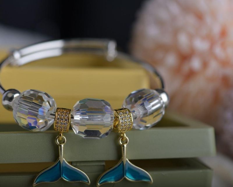 Elegant and Fashionable Crystal Fishtail Bracelet with Fine Workmanship and Originality