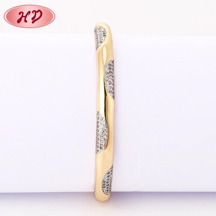 Lovely Flower Shape Design Women Gold Plated Crystal Bangle for Women