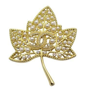 2021 New Custom Fashion Women Gold Jewelry Wholesale Rhinestone Crystal Metal Pearl &amp; Diamond Lapel Pin Badge Brooches (Brooch-01)