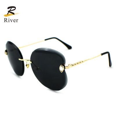 Love Type Diamond-Encrusted Stock Metal Frameless Women Sunglasses