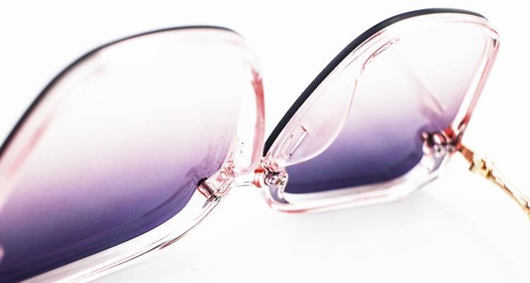 Fashion Light Transparent PC Frame Women Ready Sunglasses
