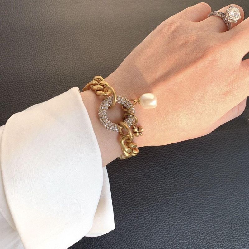 Designer Replica Bracelet Fashion Decorative Jewelry Luxury D Bracelet Golden Color