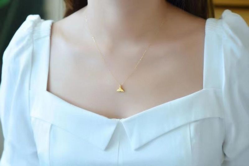 Gold 999 Dolphin Tail Necklace China Donghai Crystal