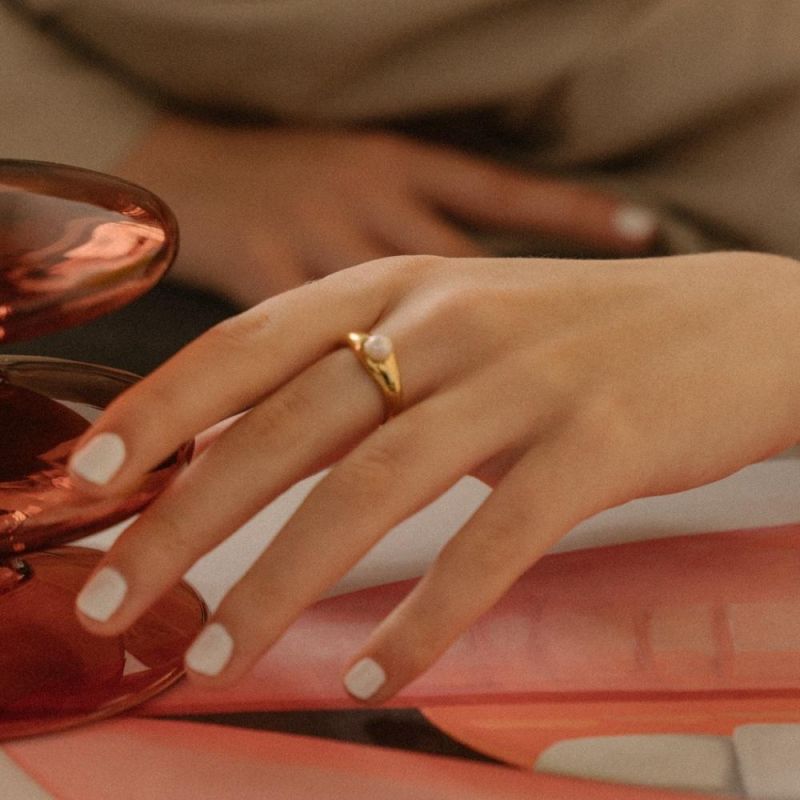 Women Jewelry Gold Plated Ring with Vintage Pearl