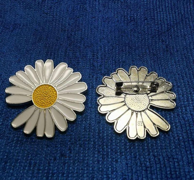 Wholesale Custom Small Daisy Pin Count Soft Enamel Small Daisy Badge Brooch Metal Badge