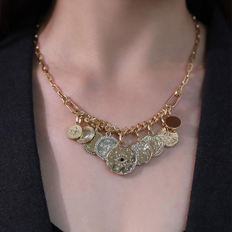 Women′ S Coin Set Diamond Embossed Small Pendant Bib Necklace