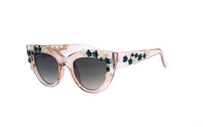 Gradient Vintage Cat Eye Frame Embedded with Flower Decorations Women Trendy Shade Fashion Sunglasses