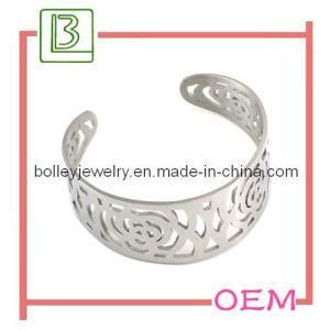 Enchase Flower Metal Bracelet