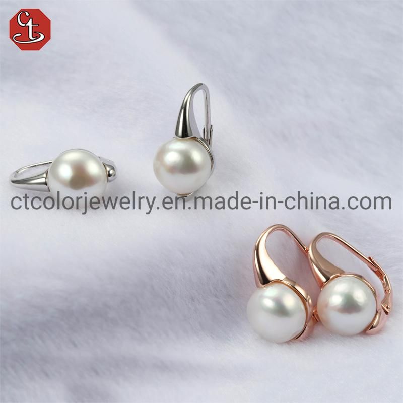 Fashion Jewelry Silver and Brass White Shell Pearl Earring