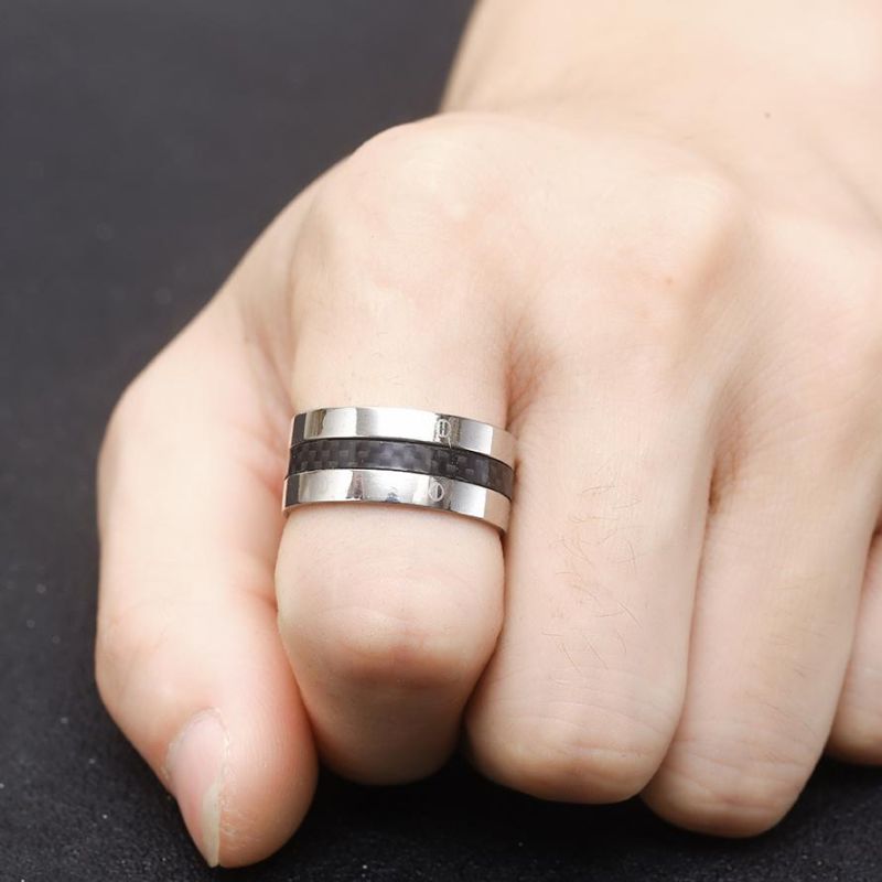 Top Grade 316L Surgical Stainless Steel Men′ S Carbon Fiber Hammered Patterns Inlay Wedding Band Engagement Rings OEM Collection