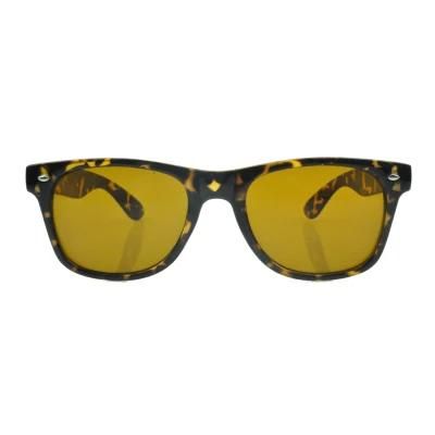 2018 Classical Square Shape Sunglasses with Silver Rivet