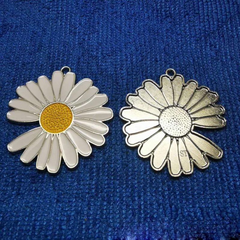 Wholesale Custom Small Daisy Pin Count Soft Enamel Small Daisy Badge Brooch Metal Badge