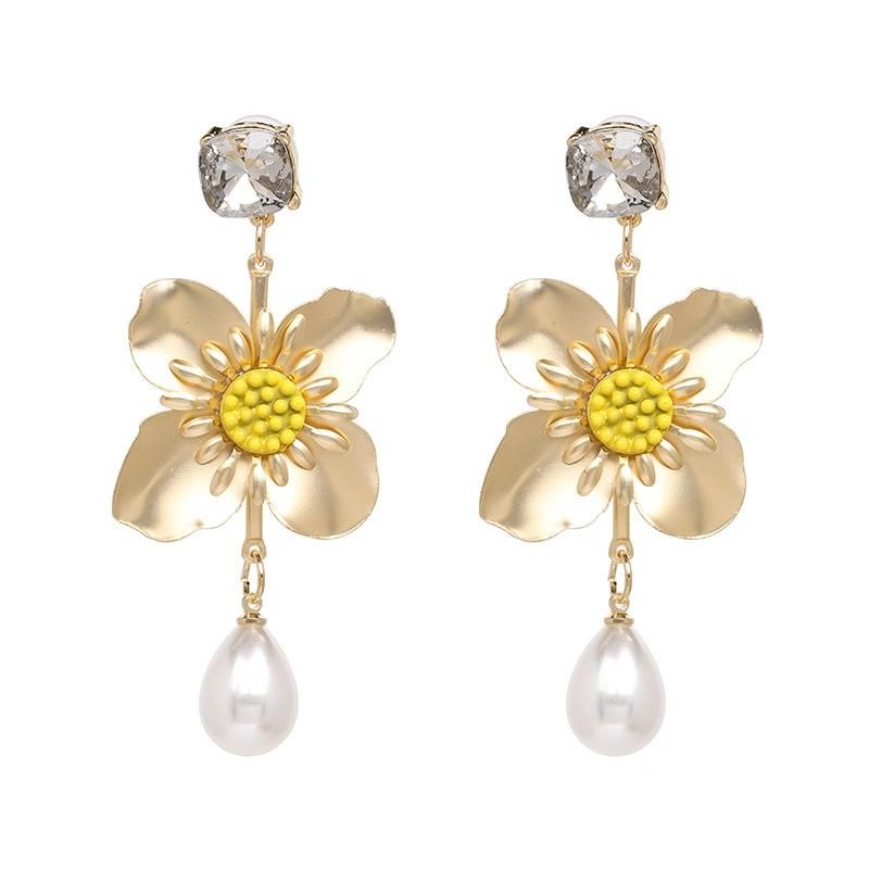 Female Autumn White Floral Diamond Imitation Pearl Resin Earring with Flower