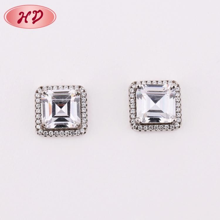 2020 Factory Supply 18K Gold Plating Fashion Imitation Stud Earrings for Women Jewelry
