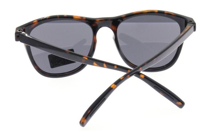 2022 Classic Thin Plastic Vintage Fashion Polarized Sunglasses for Women