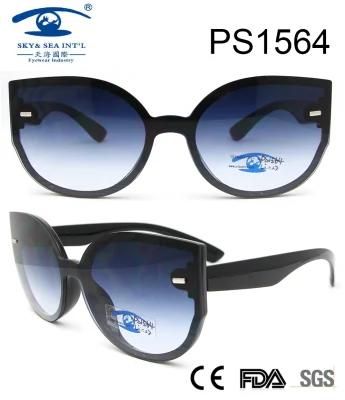 Newest Design Black Fashion Style Frame Plastic Sunglasses (PS1564)