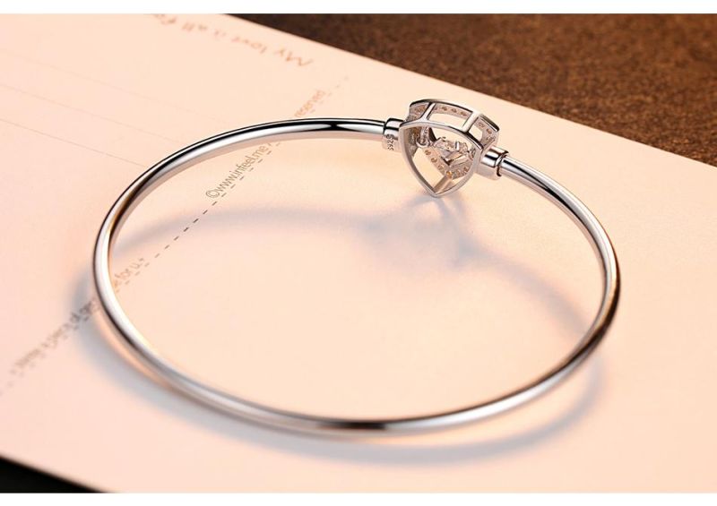 Stylish Zircon Bracelet Sparkles with a Diamond-Studded Classic