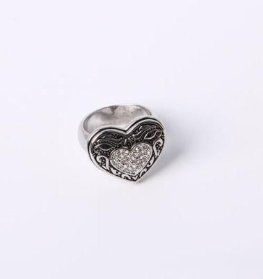 Hear Design Fashion Jewelry Ring with Rhinestones