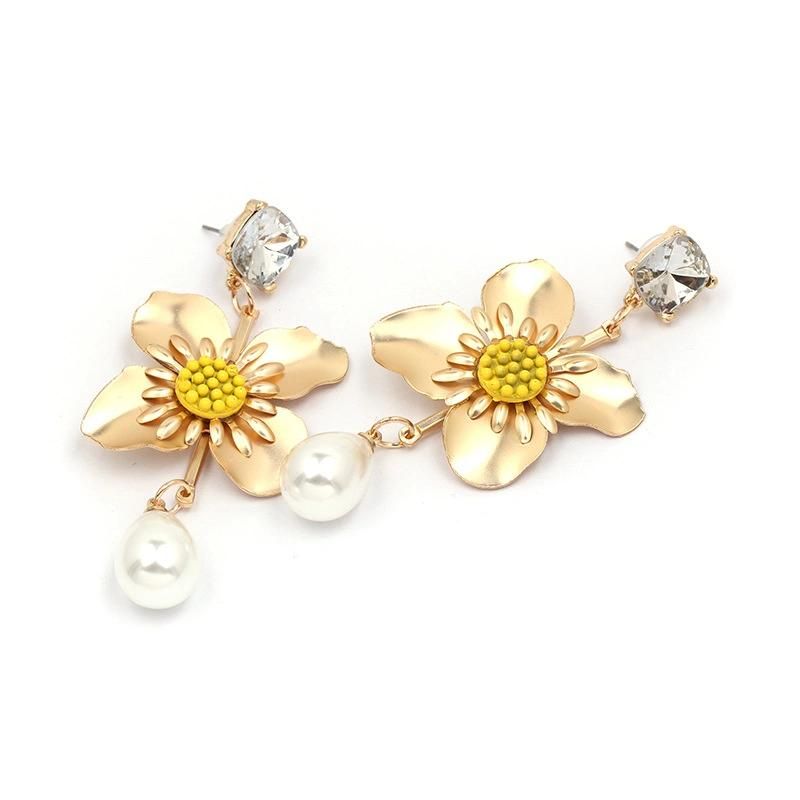 Female Autumn White Floral Diamond Imitation Pearl Resin Earring with Flower