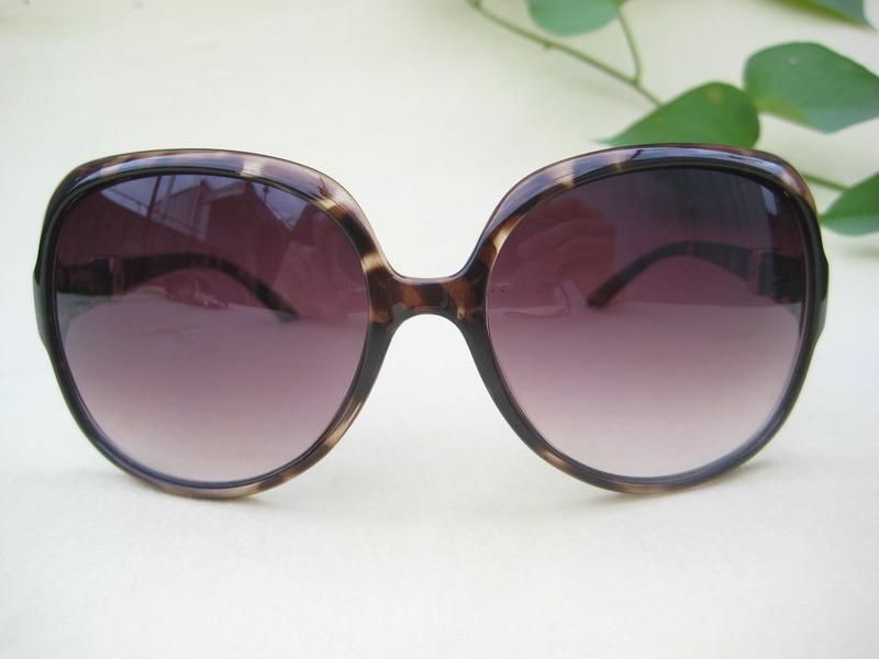 Classic Stylish Design Women Sunglasses