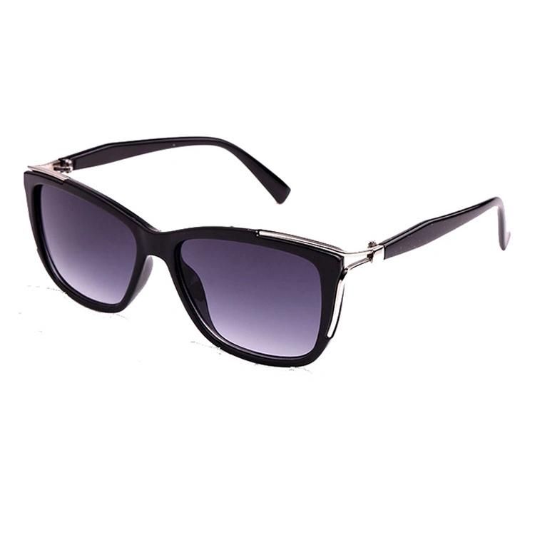 2019 Square Shape Fashion Sunglass with Metal Decoration