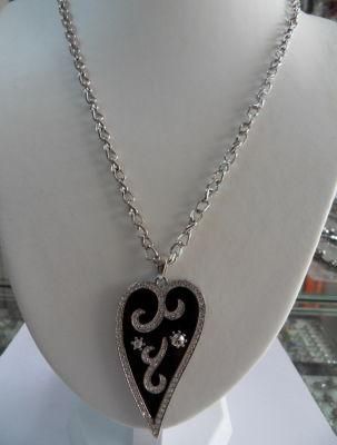 Hot Sale China Suppplier Factory Price Fashion Pendant Sweater Wear Necklace Silver Chain with Heart Charm for Ladies
