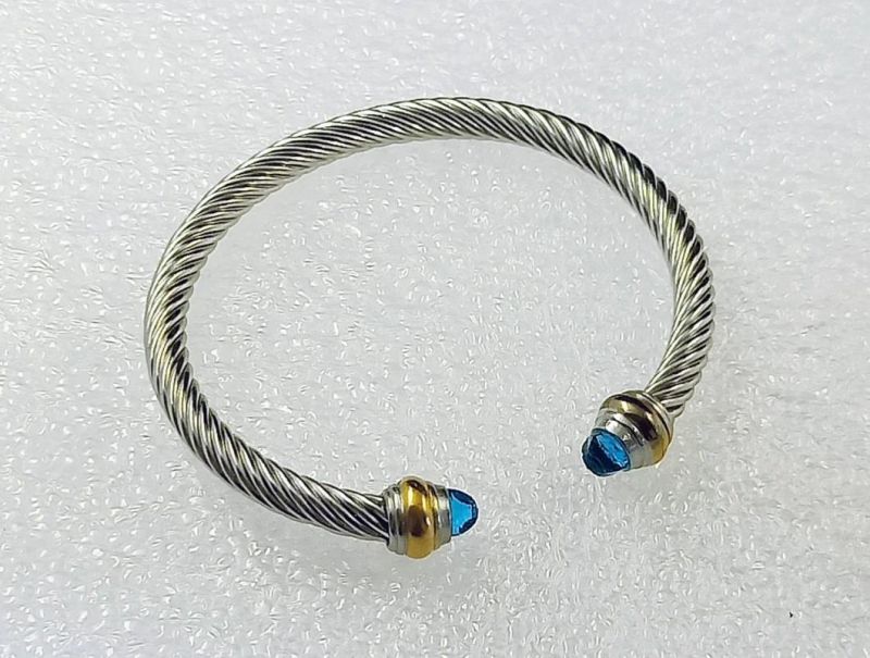 DIY Titanium Steel Bangle Women′s Two Tone 18K Gold Electroplated Stainless Steel Wire Rope Bracelet Simple Diamond Open Bracelet Bg0170