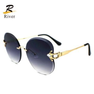 Heart Shaped Diamond-Encrusted Rimless Metal Frames Women Stock Sunglasses